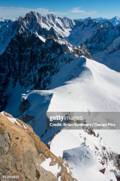 route down to the vallee blanche, off-piste skiing - blanche vallee stock pictures, royalty-free photos & images