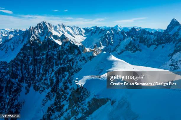 route down to the vallee blanche, off-piste skiing - blanche vallee stock pictures, royalty-free photos & images