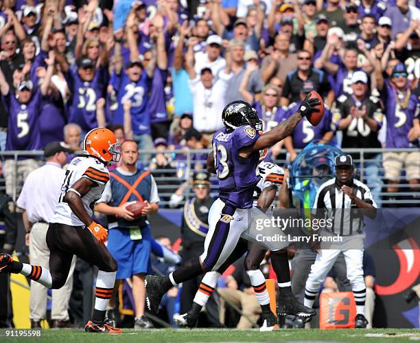 Willis McGahee of the Baltimore Ravens runs the ball in for a touchdown against the Cleveland Browns at M&T Bank Stadium on September 27, 2009 in...