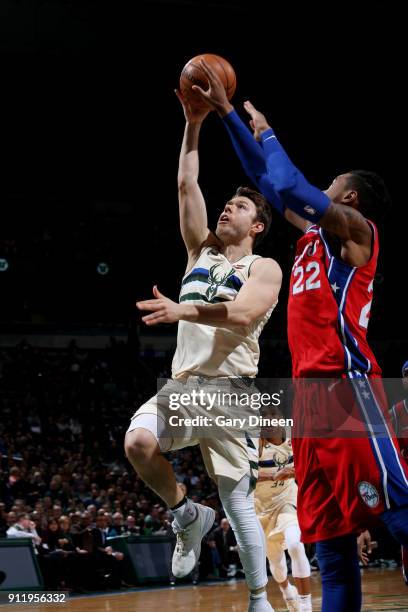 Matthew Dellavedova of the Milwaukee Bucks shoots the ball during the game against the Philadelphia 76ers on January 29, 2018 at the BMO Harris...