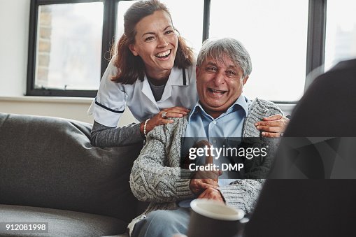 照顧老人的女性護理家 照顧老人的女性護理家