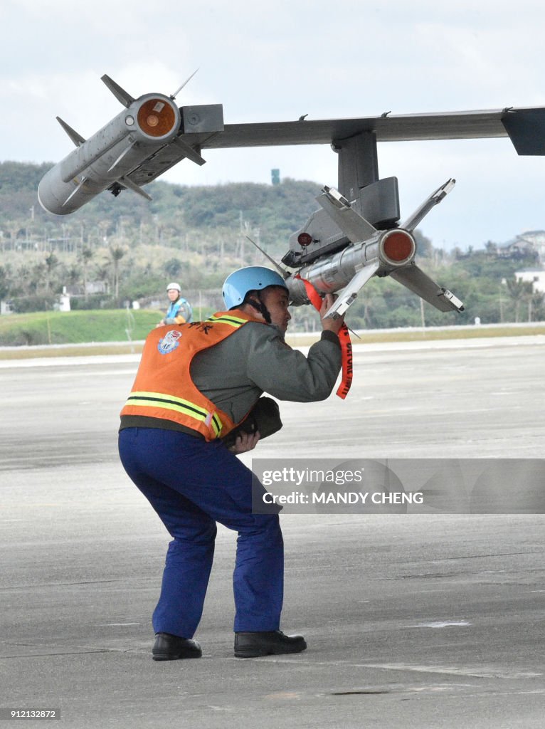 TAIWAN-CHINA-MILITARY-DRILL-ARMAMENT