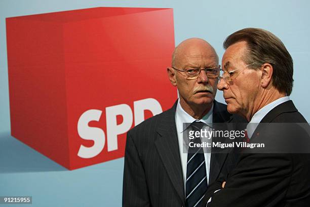 The chairman of the Social Democratic Party Franz Muentefering and Peter Struck, parliamentary group leader of Germany's social democratic party,...