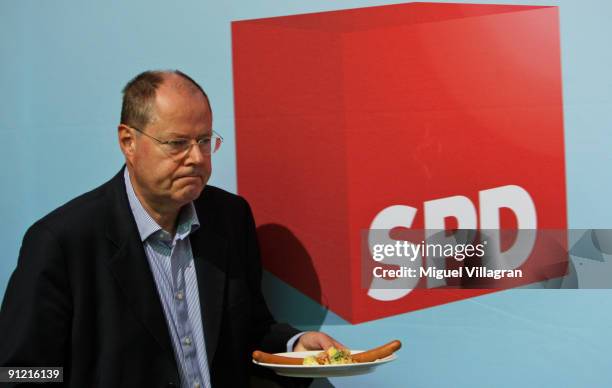 German Finance minister Peer Steinbrueck attends a party executive board meeting on September 28, 2009 in Berlin, Germany. With 23.0 percent the SPD...