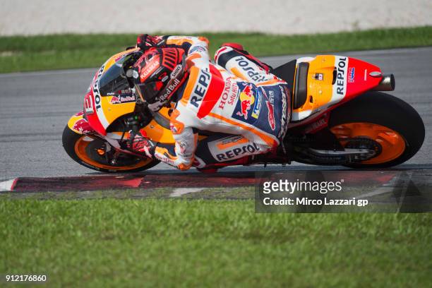 Marc Marquez of Spain and Repsol Honda Team rounds the bend during the MotoGP test in Sepang at Sepang Circuit on January 30, 2018 in Kuala Lumpur,...
