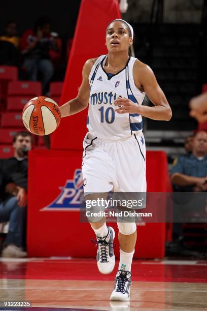 Lindsey Harding of the Washington Mystics drives the ball up court during Game One of the WNBA Eastern Conference Semi-Finals against the Indiana...