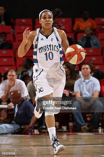 Lindsey Harding of the Washington Mystics drives the ball up court during Game One of the WNBA Eastern Conference Semi-Finals against the Indiana...