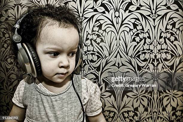 17 Girl With Headphones Wallpaper Photos and Premium High Res Pictures -  Getty Images