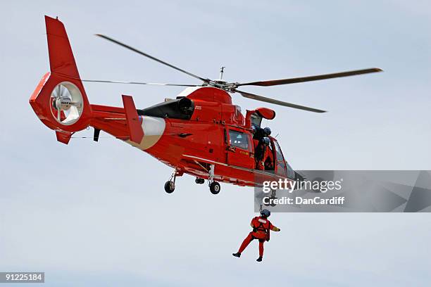 coast guard rescue - mitglied der küstenwache stock-fotos und bilder