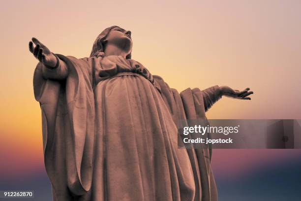 virgin mary statue - jungfrau maria stock-fotos und bilder