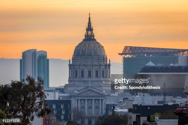 日の出ビル、サンフランシスコ市庁舎 - サンフランシスコ市役所 ストックフォトと画像