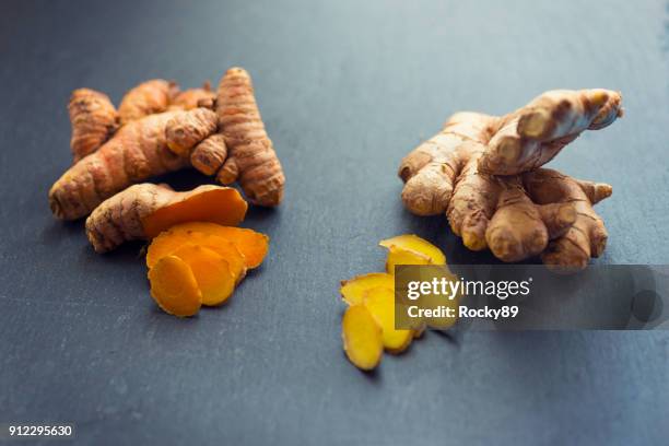 curcuma et gingembre - curcuma photos et images de collection