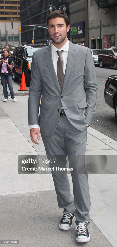 Felicity Huffman and Larry David Visit "Late Show With David Letterman"