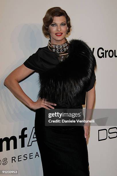 Linda Evangelista attends amfAR Milano 2009 Red Carpet, the Inaugural Milan Fashion Week event at La Permanente on September 28, 2009 in Milan, Italy.