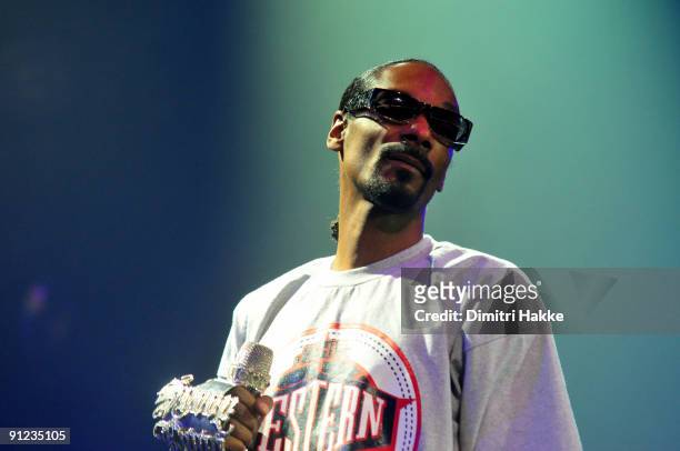 Snoop Dogg performs on stage on the last day of Lowlands Festival at Evenemententerrein Walibi World on August 23, 2009 in Biddinghuizen, Netherlands.