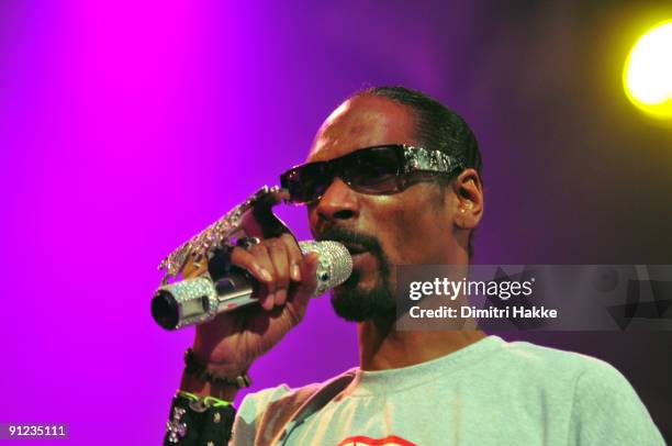 Snoop Dogg performs on stage on the last day of Lowlands Festival at Evenemententerrein Walibi World on August 23, 2009 in Biddinghuizen, Netherlands.