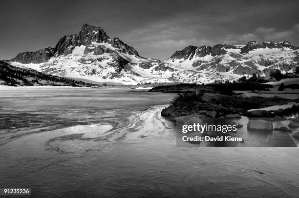thousand island lake, mt. ritter and banner peak - wildnisgebiet ansel adams stock-fotos und bilder