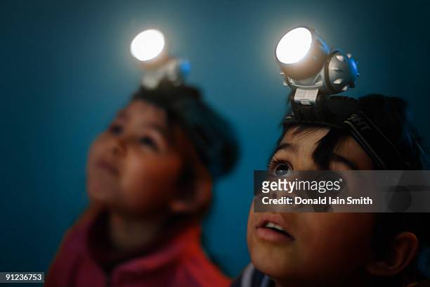 children with head torches - hoofdlamp stockfoto's en -beelden