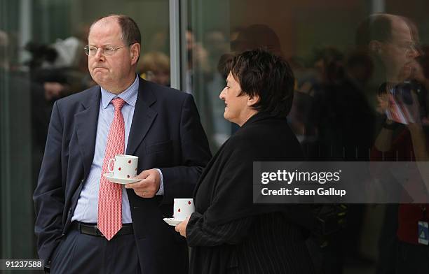 German Finance Minister Peer Steinbrueck and Justice Minister Brigitte Zypries, both of the German Social Democrats , take a coffee break during the...