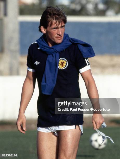 393 Kenny Dalglish Scotland Stock Photos High Res Pictures And Images 393-kenny-dalglish-scotland-stock-photos-high-res-pictures-and-images
