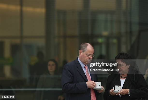 German Finance Minister Peer Steinbrueck and Justice Minister Brigitte Zypries, both of the German Social Democrats , take a coffee break during the...