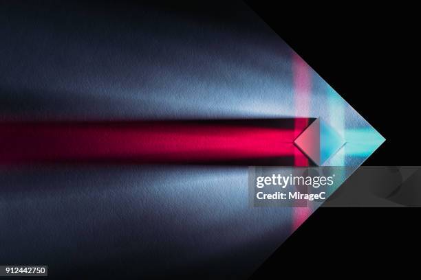 powerful and colorful light refraction - droite direction photos et images de collection