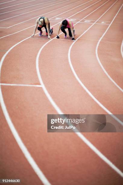 vrouwen in de sport - startstreep stockfoto's en -beelden