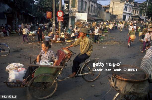 Velo-taxi dans la rue a Ho-Chi-Minh-Ville , Viet Nam.