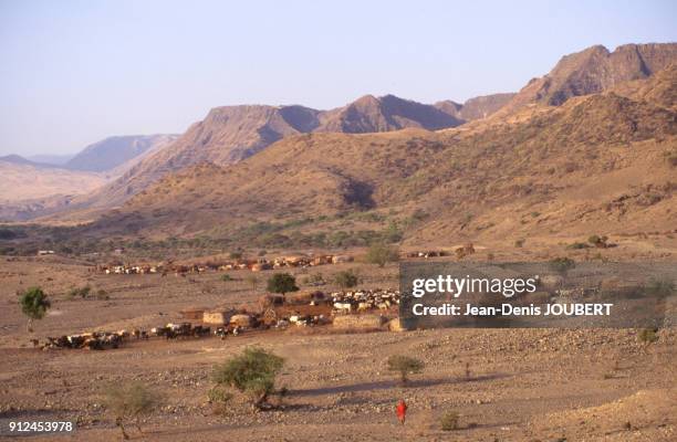 Village massai pres du lac Natron, en 1993, dans la vallee du grand rift, Tanzanie.