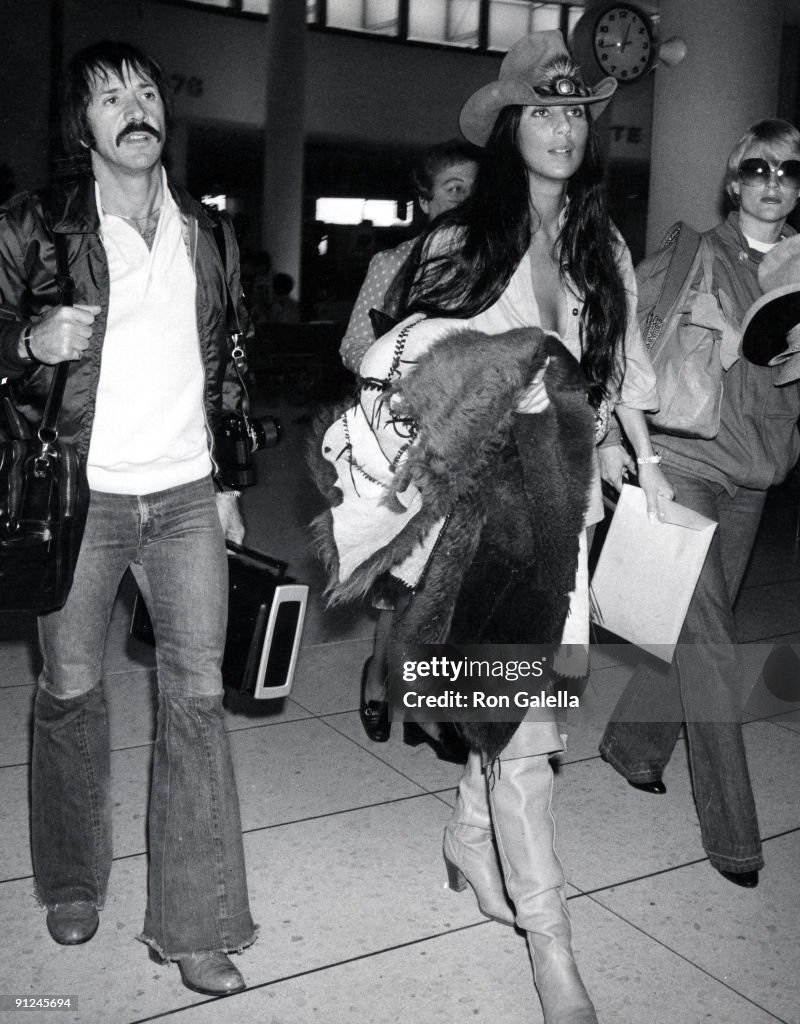 Cher Returns to Los Angeles from Her Cleveland Tour - April 5, 1977