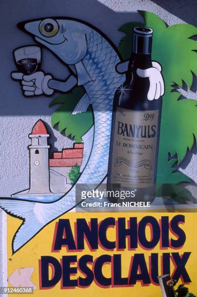 Publicite pour les 'Anchois Desclaux' avec une bouteille de Banyuls, a Collioure, dans les Pyrenees-Orientales, France.
