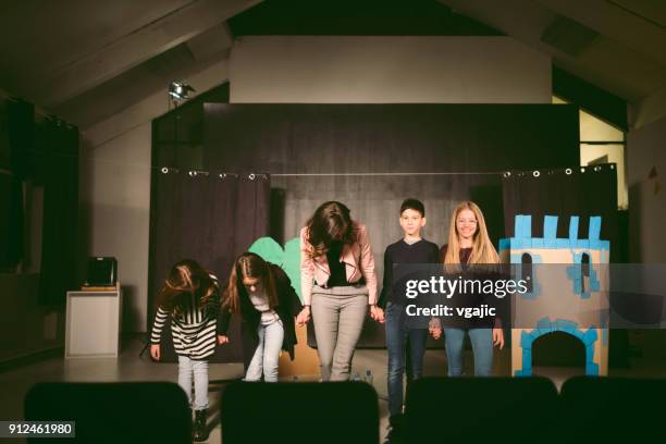 school play repetitie - amateur theater stockfoto's en -beelden