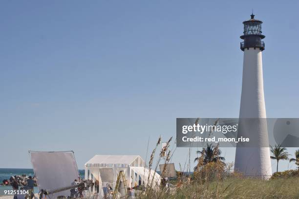 tv set next to the lighthouse on key biscayne - road reflector stock pictures, royalty-free photos & images