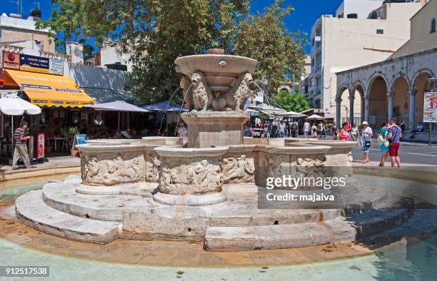lions square with fountain, heraklion - majaiva stock pictures, royalty-free photos & images
