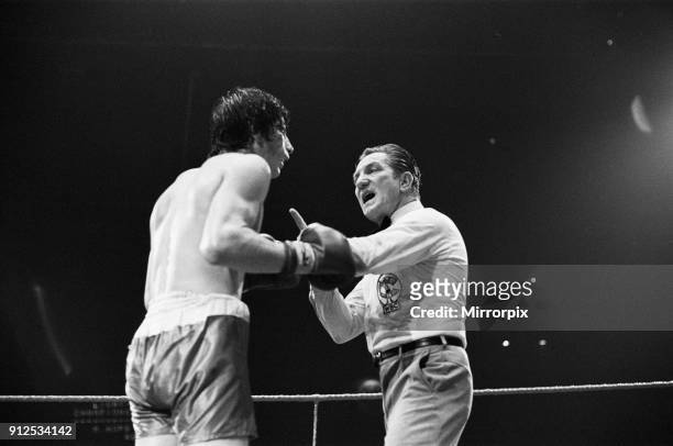 Maurice Hope v Carlos Herrera WBC World Super Welterweight Title. Wembley Arena, Wembley, London, United Kingdom. Hope won by unanimous decision...