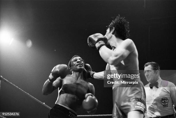 Maurice Hope v Carlos Herrera WBC World Super Welterweight Title. Wembley Arena, Wembley, London, United Kingdom. Hope won by unanimous decision...