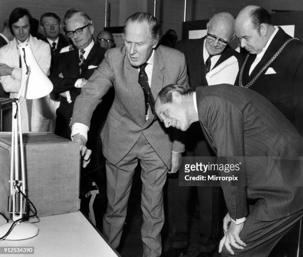 Prince Philip, Duke of Edinburgh visits Liverpool. Dr Alistair Reid shows the Duke a lively snake, one of three which were on display and have the...