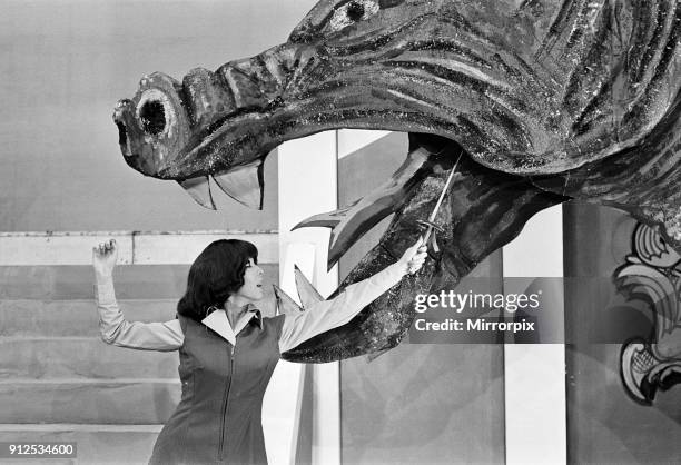 Jack and the Beanstalk, Pantomime, Photo-call, Grand Theatre, Wolverhampton, 18th December 1975. Susan Maughan plays Jack.