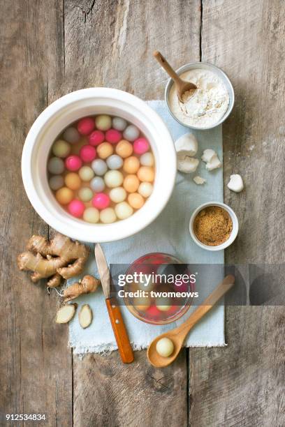 chinese food "tang yuan" glutinous rice ball hot soup dessert. - arroz de grão curto imagens e fotografias de stock