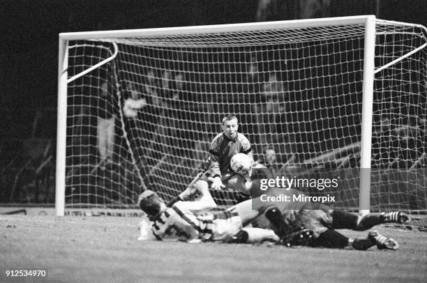 Huddersfield 2-1 Bury, Division 3 League match at Leeds Road, Saturday 22nd December 1990. Kieran O'Regan in goal against Bury after replacing Lee...