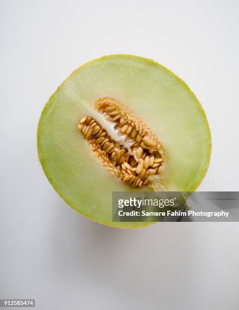 cross section of a charantais melon on white background. - gladde meloen stockfoto's en -beelden