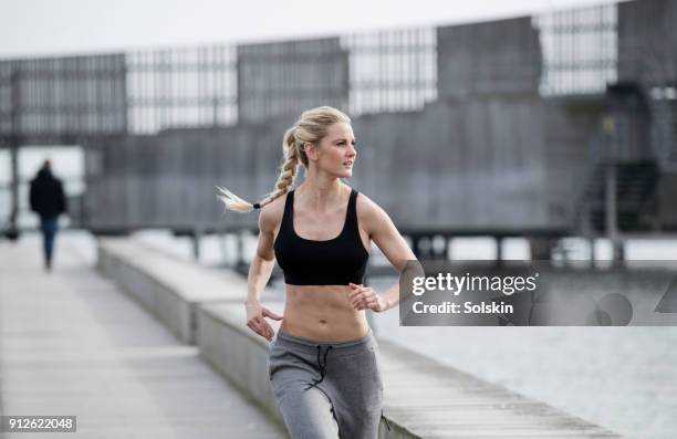 woman running on wooden pier - flatten the curve imagens e fotografias de stock