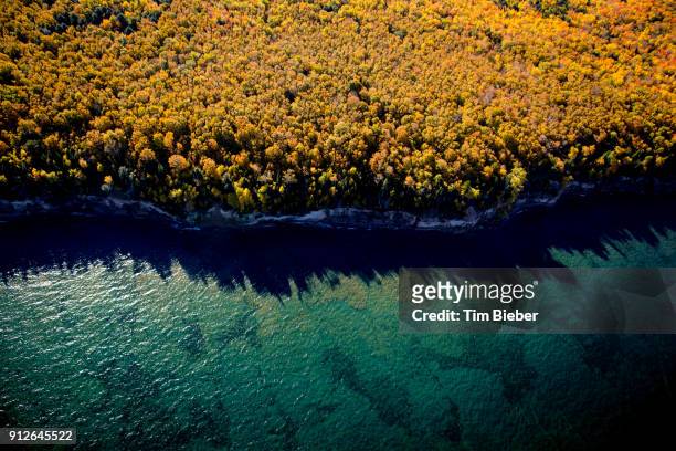 lake superior and autumn trees - lake superior fall stock pictures, royalty-free photos & images