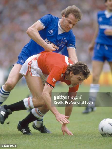 Bryan Robson of Manchester United and Andy Gray of Everton battle for the ball during the 1985 FA Cup Final at Wembley Stadium on May 18, 1985 in...
