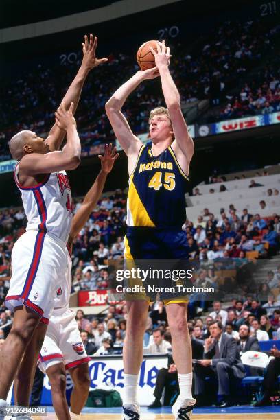 Rik Smits of the Indiana Pacers shoots during a game played on February 22, 1995 at Continetal Airlines Arena in East Rutherford, New Jersey. NOTE TO...