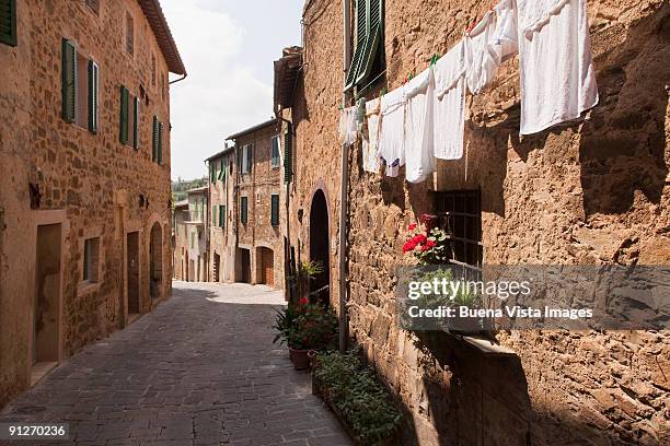 italy. tuscany. monatlcino - montalcino imagens e fotografias de stock