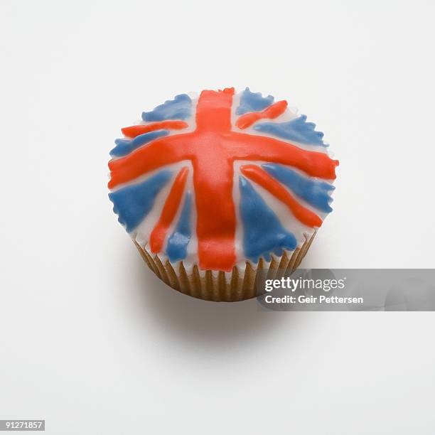 cupcake decorated with the flag of united kingdom - union jack white background stock pictures, royalty-free photos & images