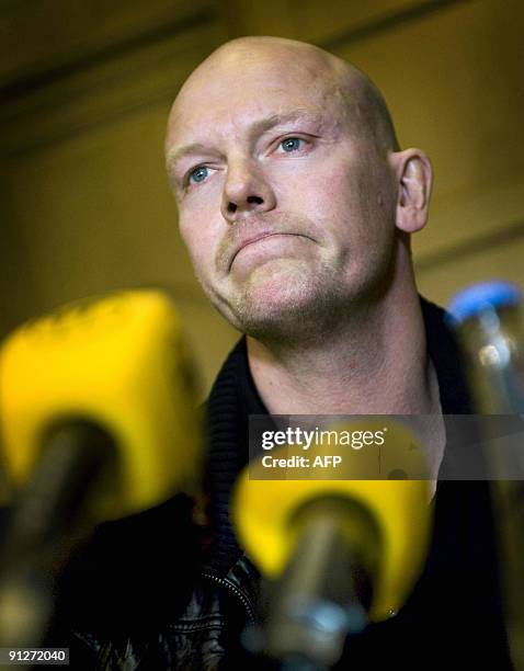 Swedish ice hockey player Mats Johan Sundin annonces his retirement during a press conference at Grand hotel in Stockholm, September 30, 2009. He...