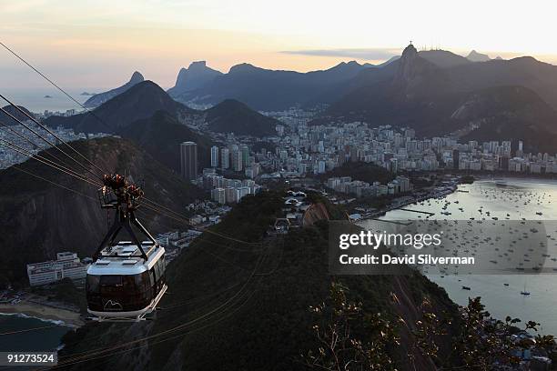 Cable-car makes its way to the top of Pão de Açúcar, or Sugarloaf Mountain, with its famous view of the city on July 29, 2009 in Rio De Janeiro,...