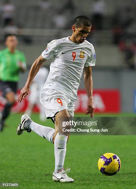 Magno Alves of Umm-Salal in action during the AFC Champions League match between FC Seoul and Umm-Salal at Seoul World Cup Stadium on September 30,...